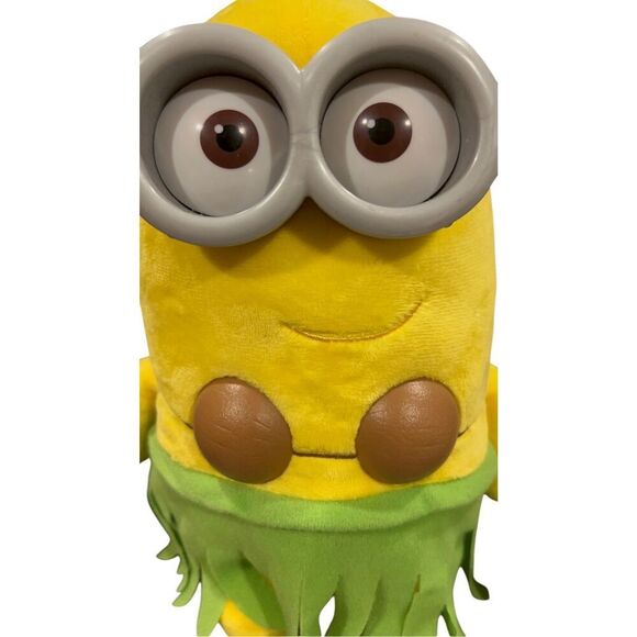 Minions Despicable Me 3 Deluxe Talking Huggable Hula Jerry Minion Plush. - Picture 13 of 14